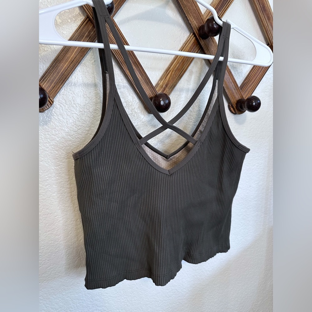 Vuori Ribbed Crop Tank - Picture 4 of 5